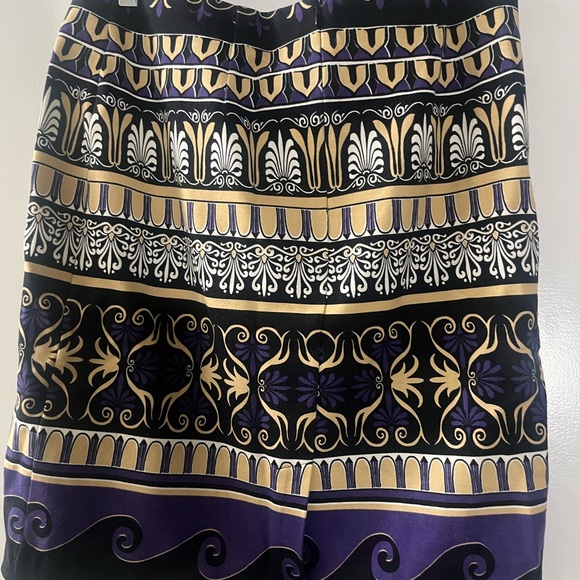 Black and Gold Patterned Skirt - Picture 2 of 4